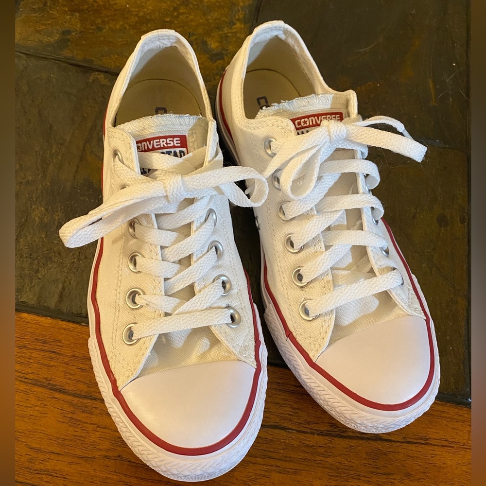 Converse Chuck Taylor All Star Low Top White Sneakers size 7